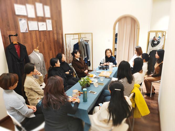 薛丹青,公司经营范围包括:企业信息咨询服务;企业形象策划